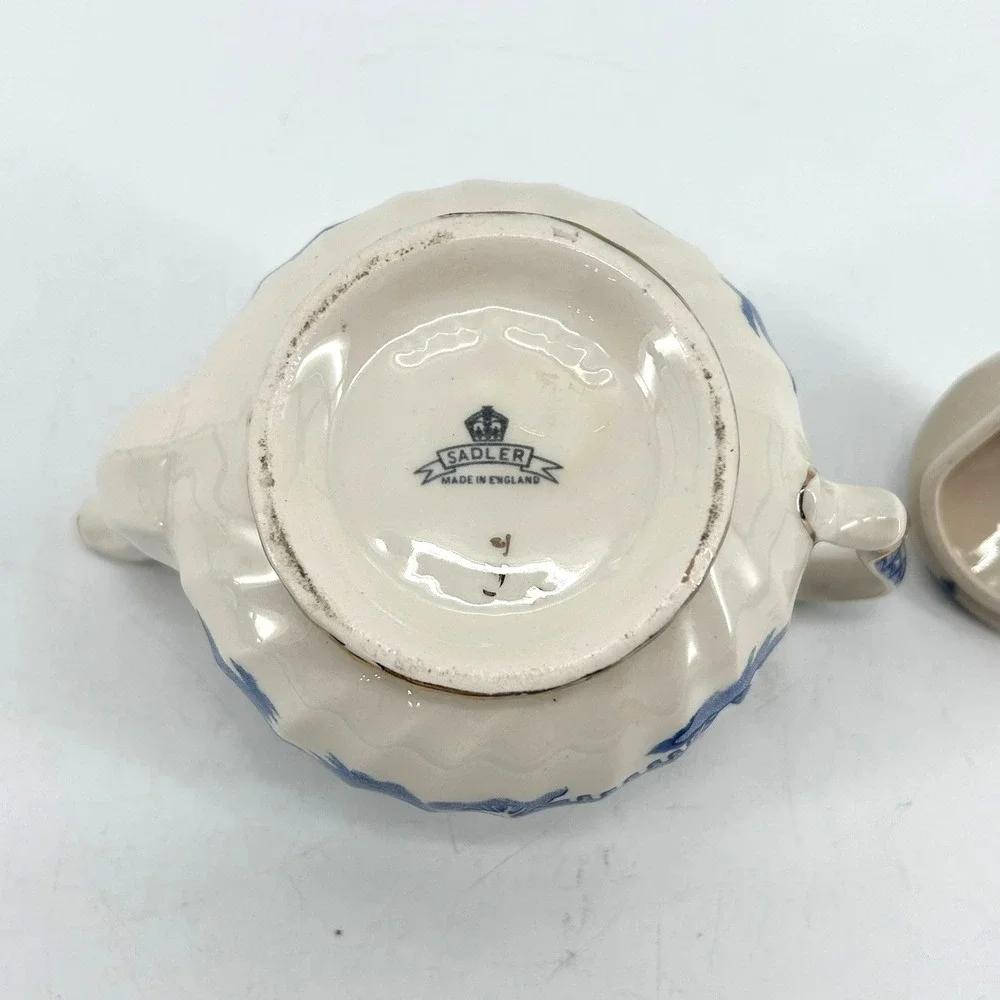 VTG Sadler Blue Willow Teapot Blue White Chinoiserie Ceramic Gold Trim Pagoda